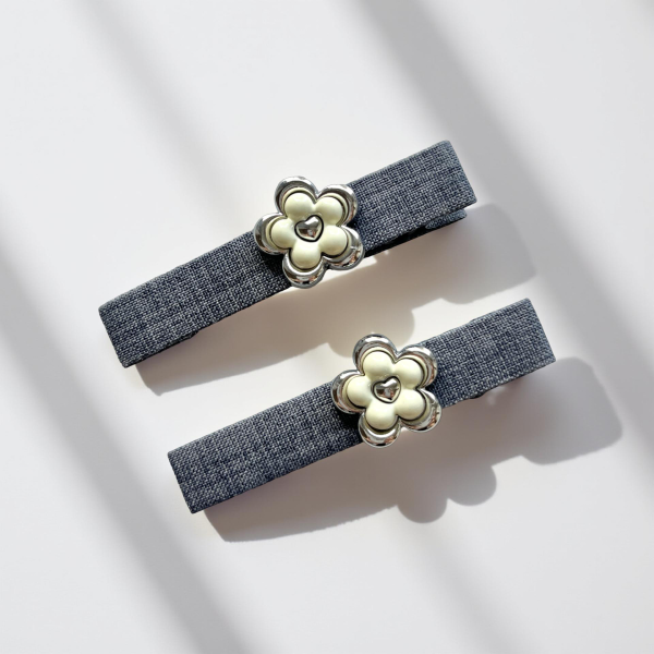 Gray Hair Clip with Milky Floral