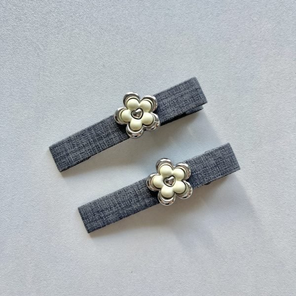 Gray Hair Clip with Milky Floral